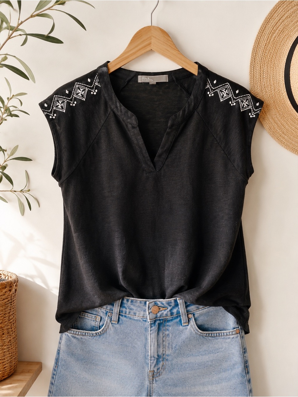 89th & Madison Embroidered Shoulder Top Black Cap Sleeve Blouse Boho Chic Medium